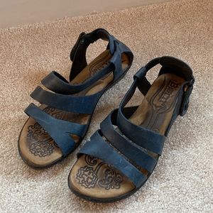 NWOT Navy Born Sandals with wedge size 8